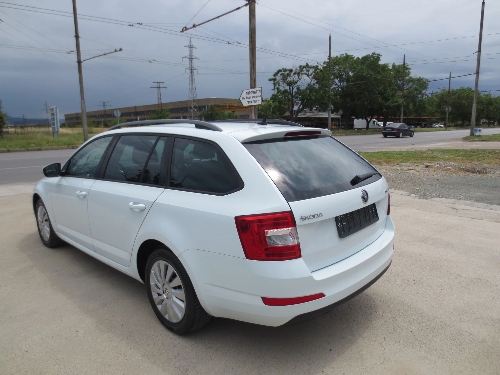 Skoda Octavia 1.6 TDI, снимка 7 - Автомобили и джипове - 54881888
