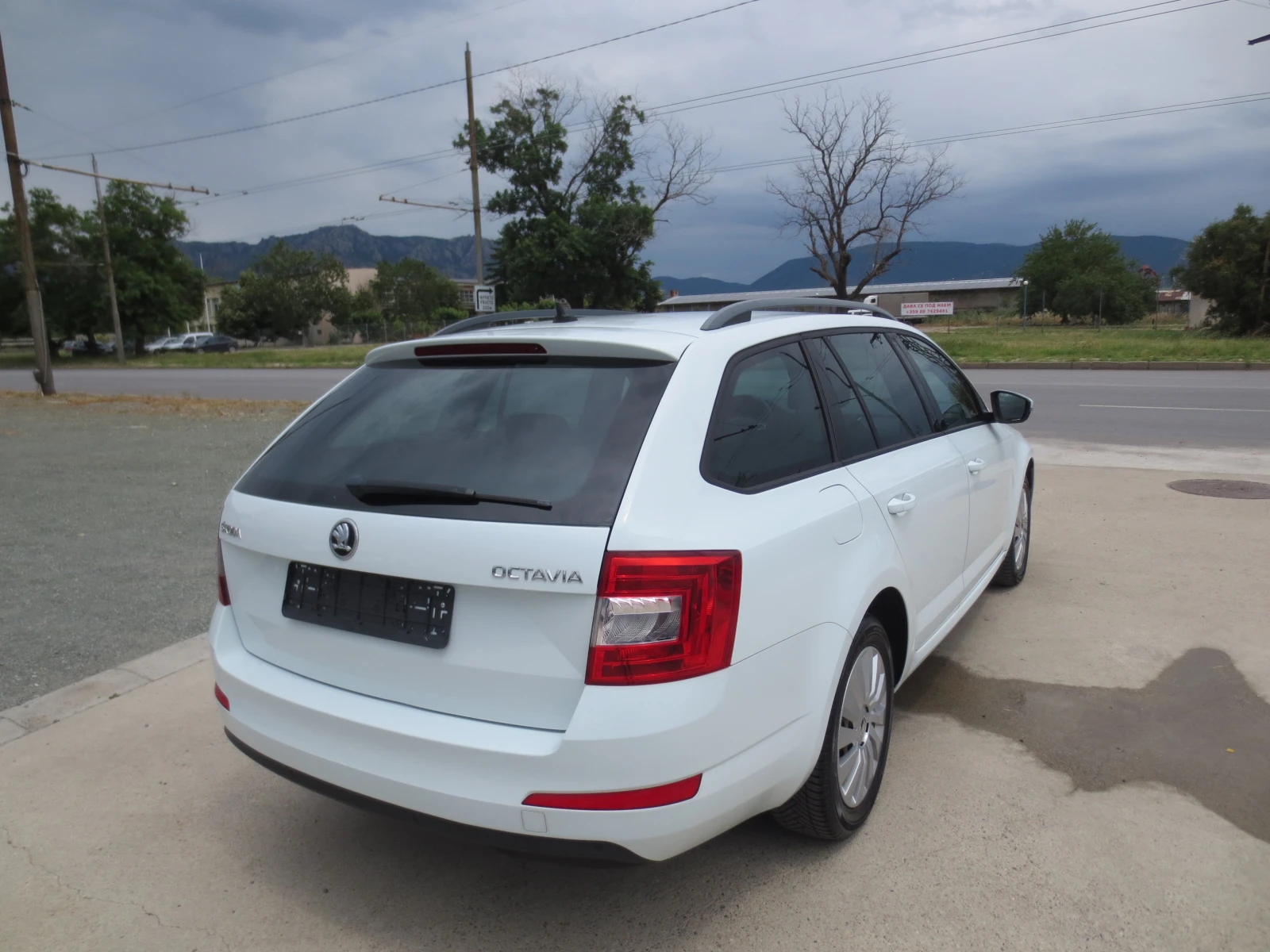 Skoda Octavia 1.6 TDI, снимка 5 - Автомобили и джипове - 54881888