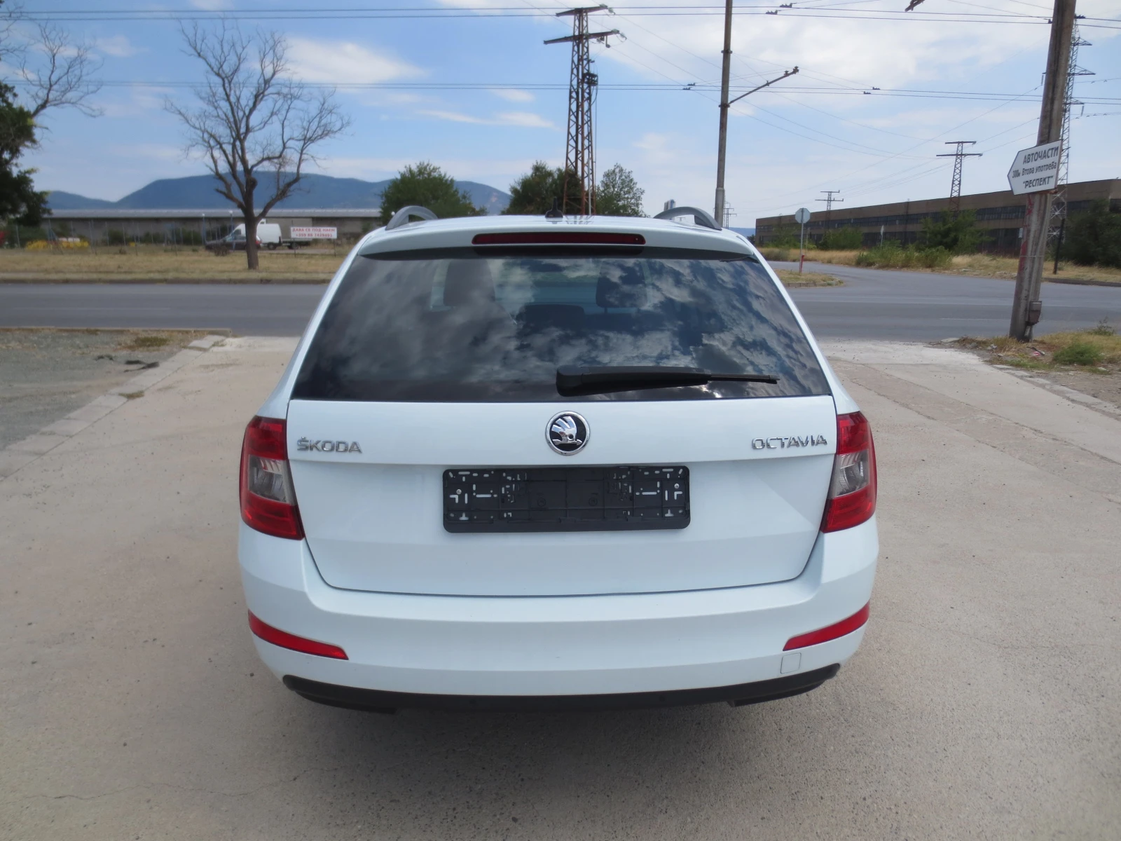 Skoda Octavia 1.6 TDI, снимка 6 - Автомобили и джипове - 54881888