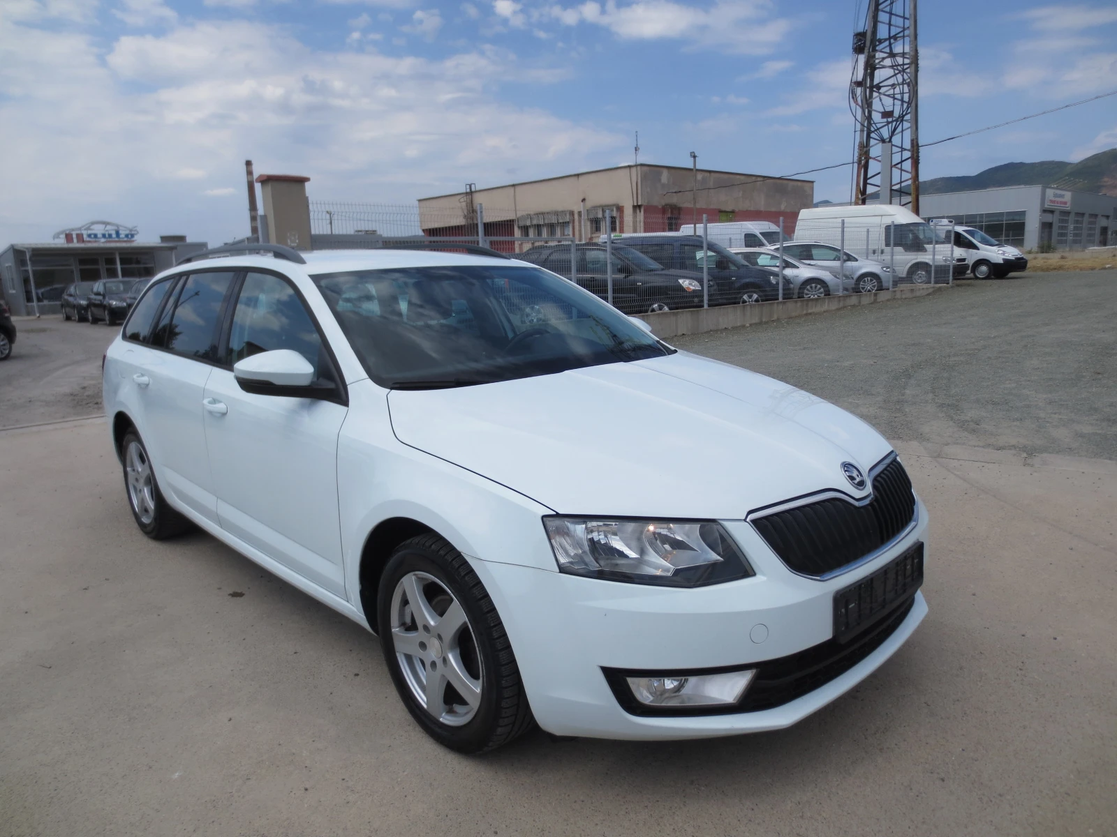 Skoda Octavia 1.6 TDI, снимка 3 - Автомобили и джипове - 54881888