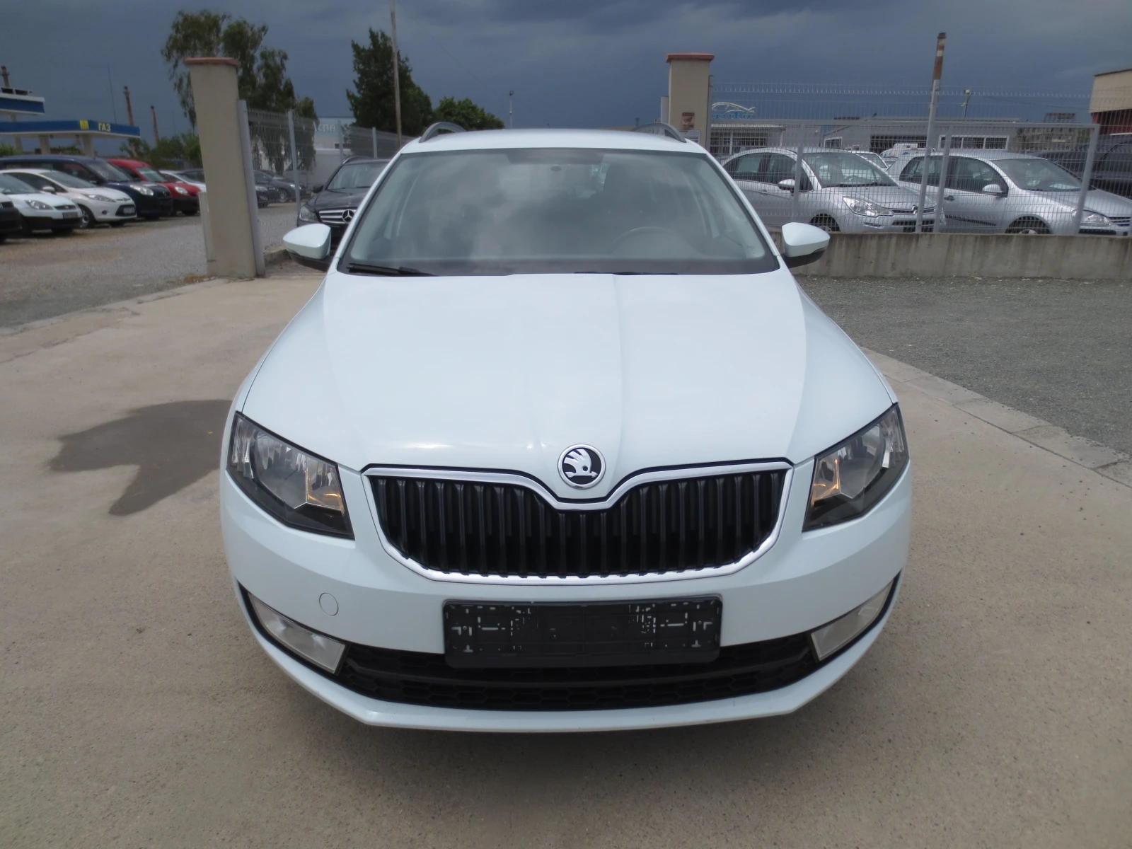 Skoda Octavia 1.6 TDI, снимка 2 - Автомобили и джипове - 54881888