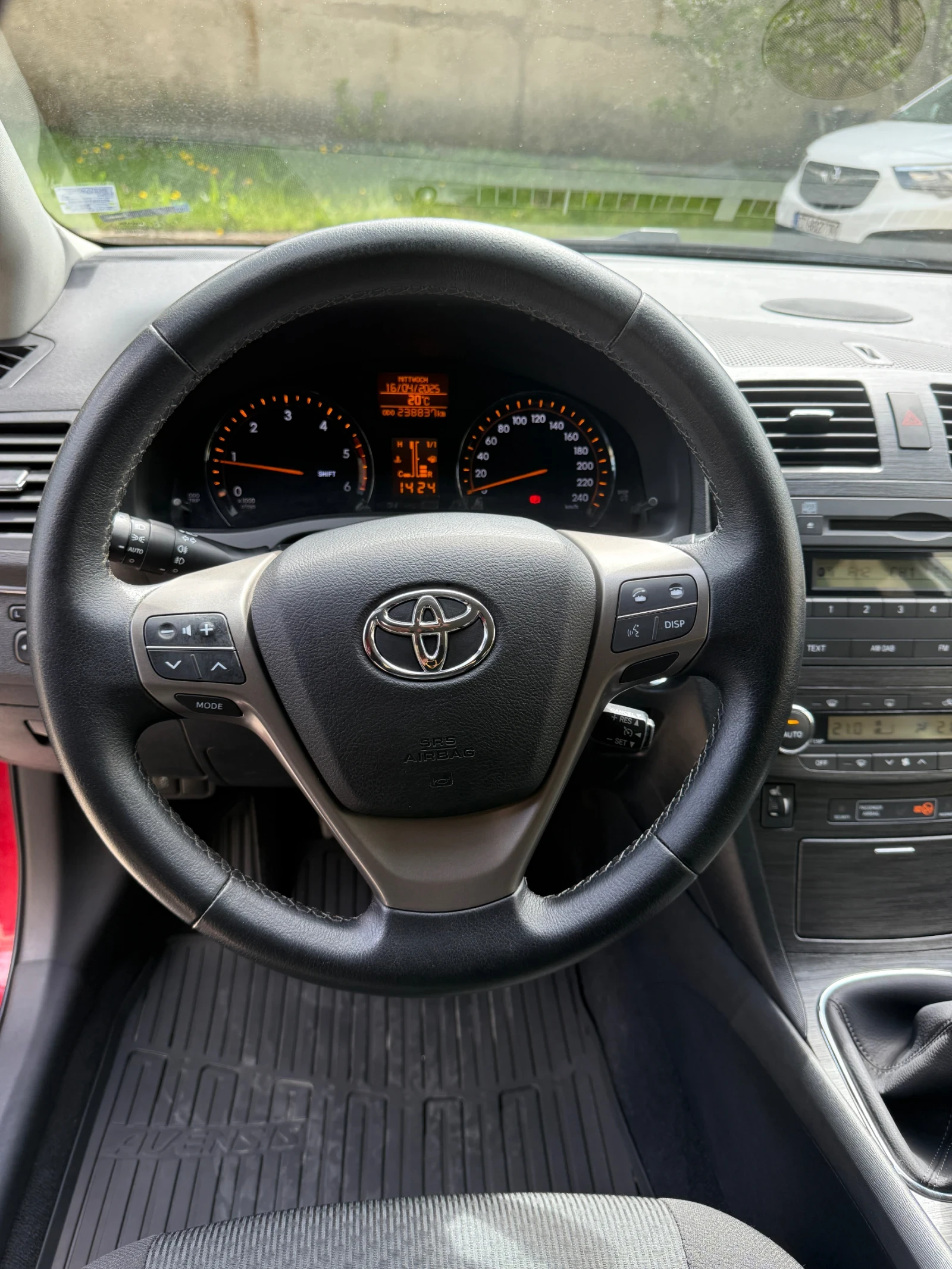 Toyota Avensis 2.2 D4D D-CAT, снимка 10 - Автомобили и джипове - 55085273
