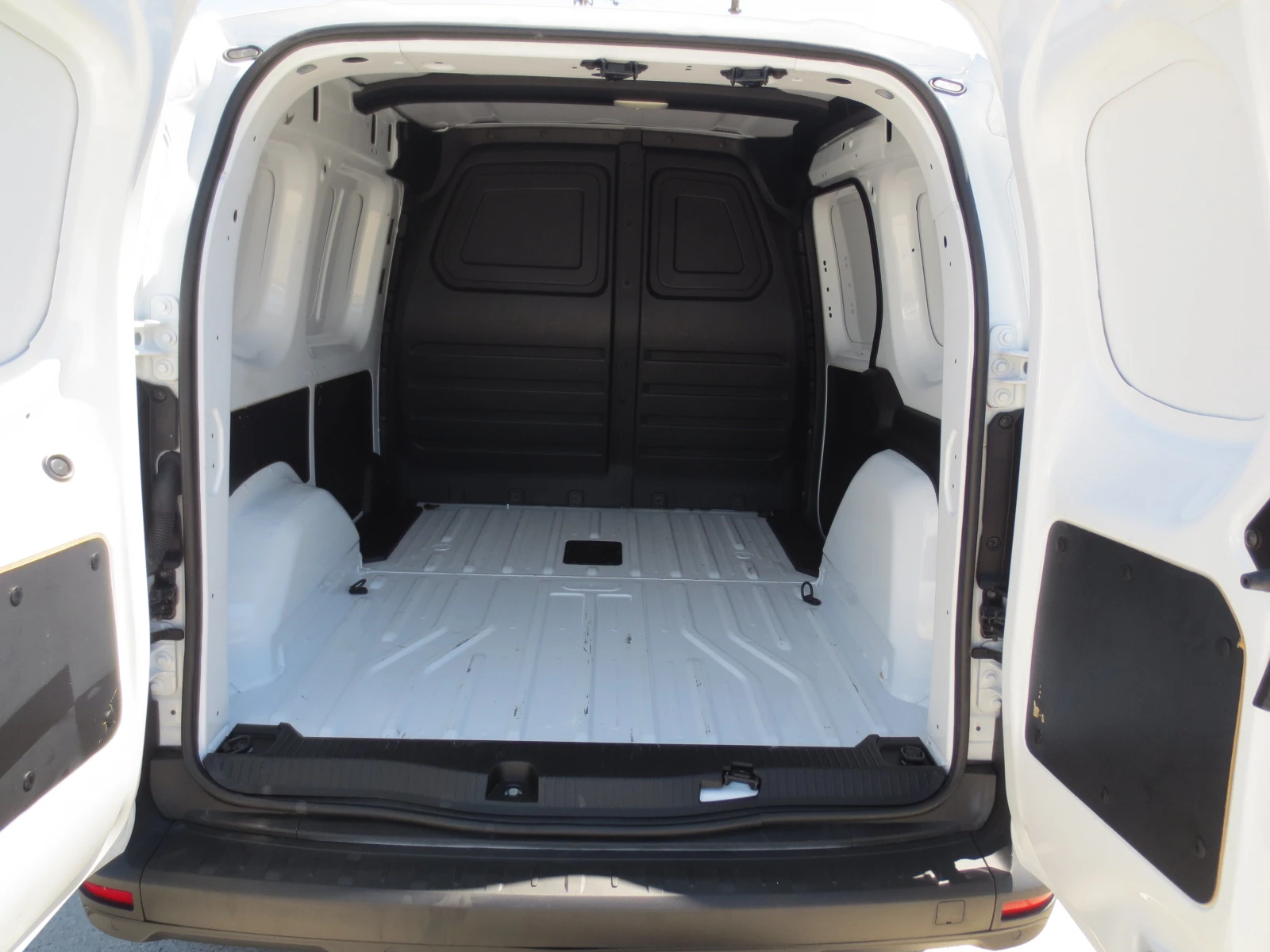 Renault Kangoo 51 KW, снимка 13 - Автомобили и джипове - 55359093