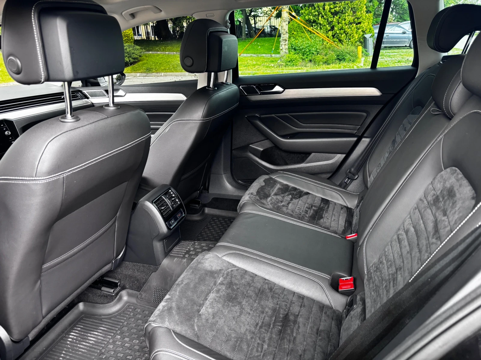 VW Passat  8.5 Elegance IQ drive, Distronic, снимка 13 - Автомобили и джипове - 55957082