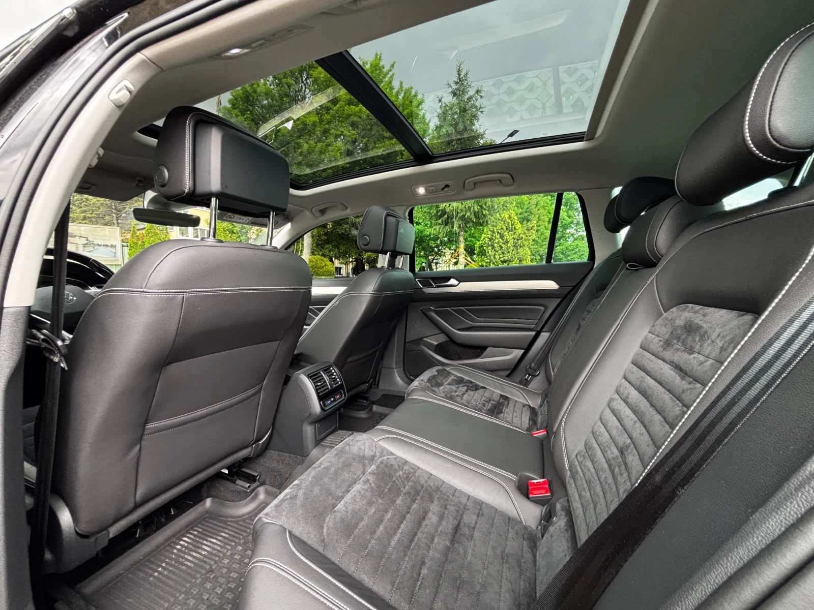 VW Passat  8.5 Elegance IQ drive, Distronic, снимка 11 - Автомобили и джипове - 55957082