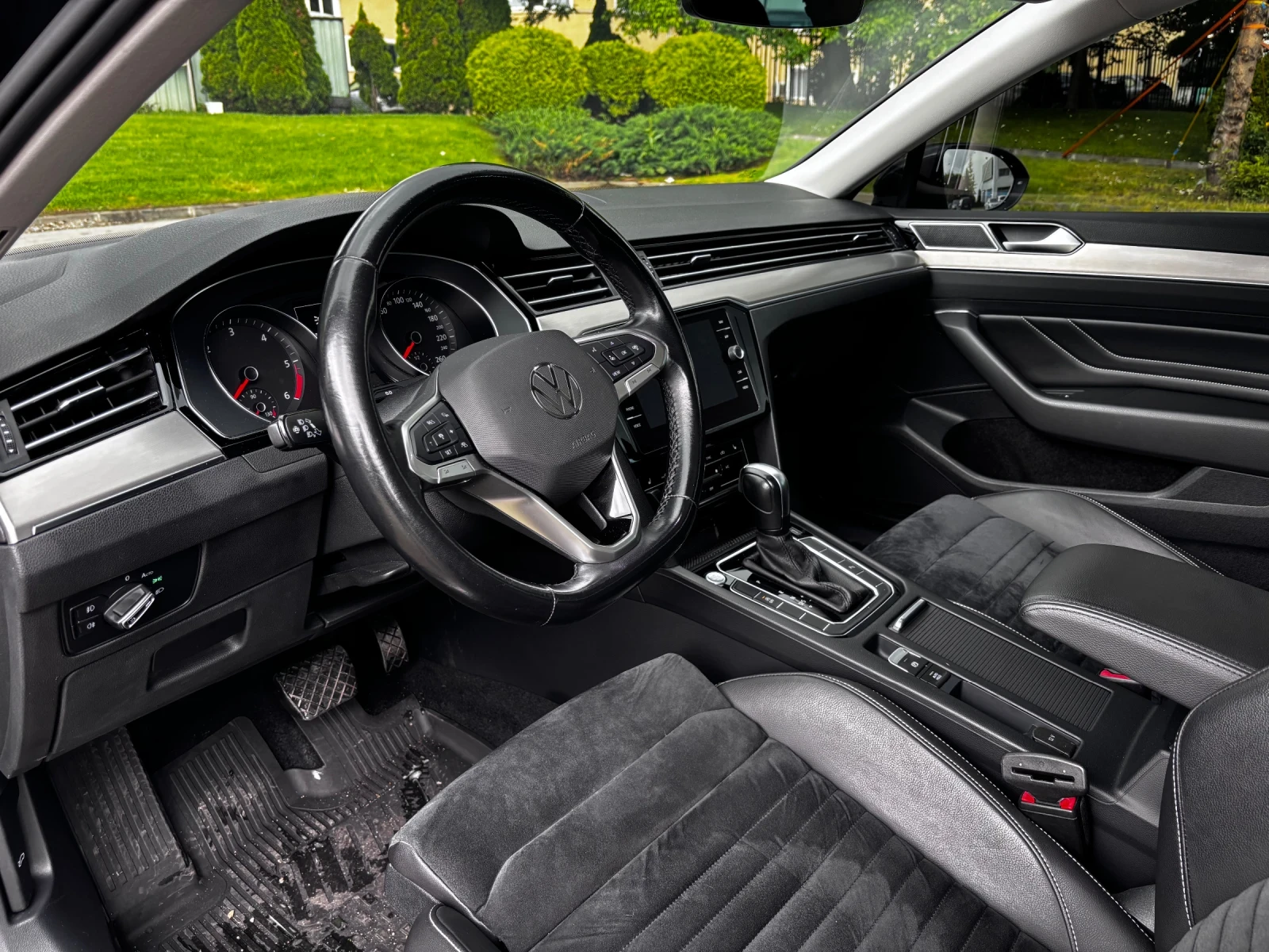 VW Passat  8.5 Elegance IQ drive, Distronic, снимка 7 - Автомобили и джипове - 55957082