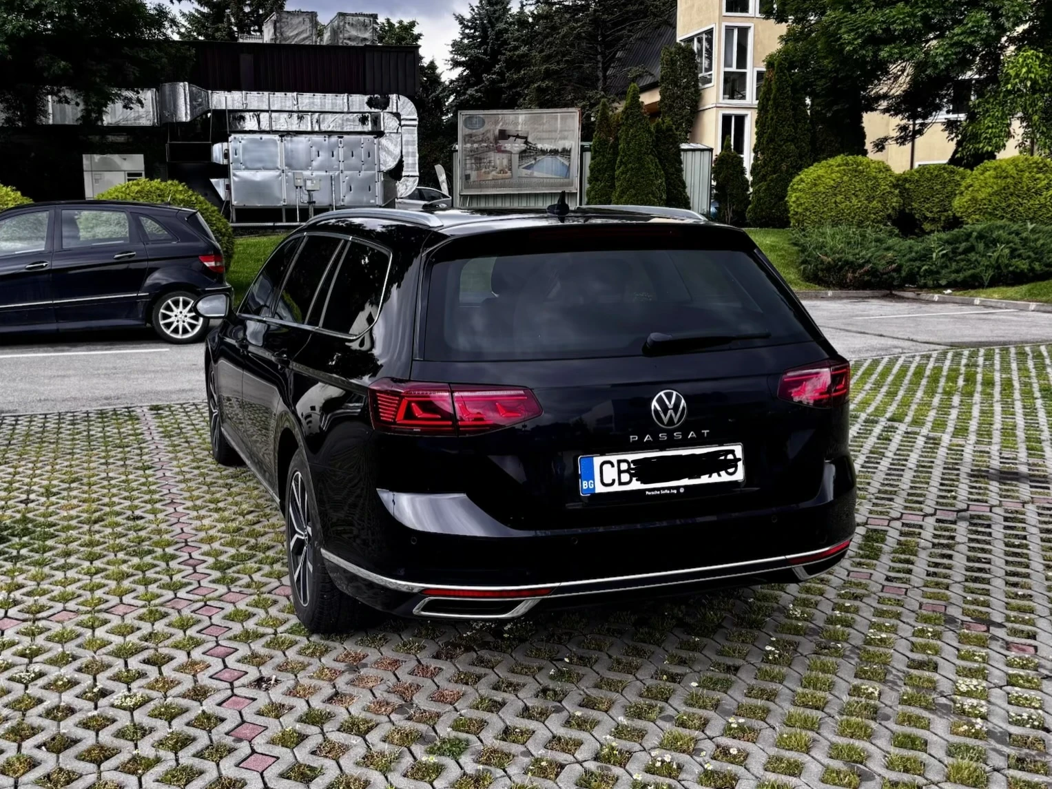 VW Passat  8.5 Elegance IQ drive, Distronic, снимка 5 - Автомобили и джипове - 55957082