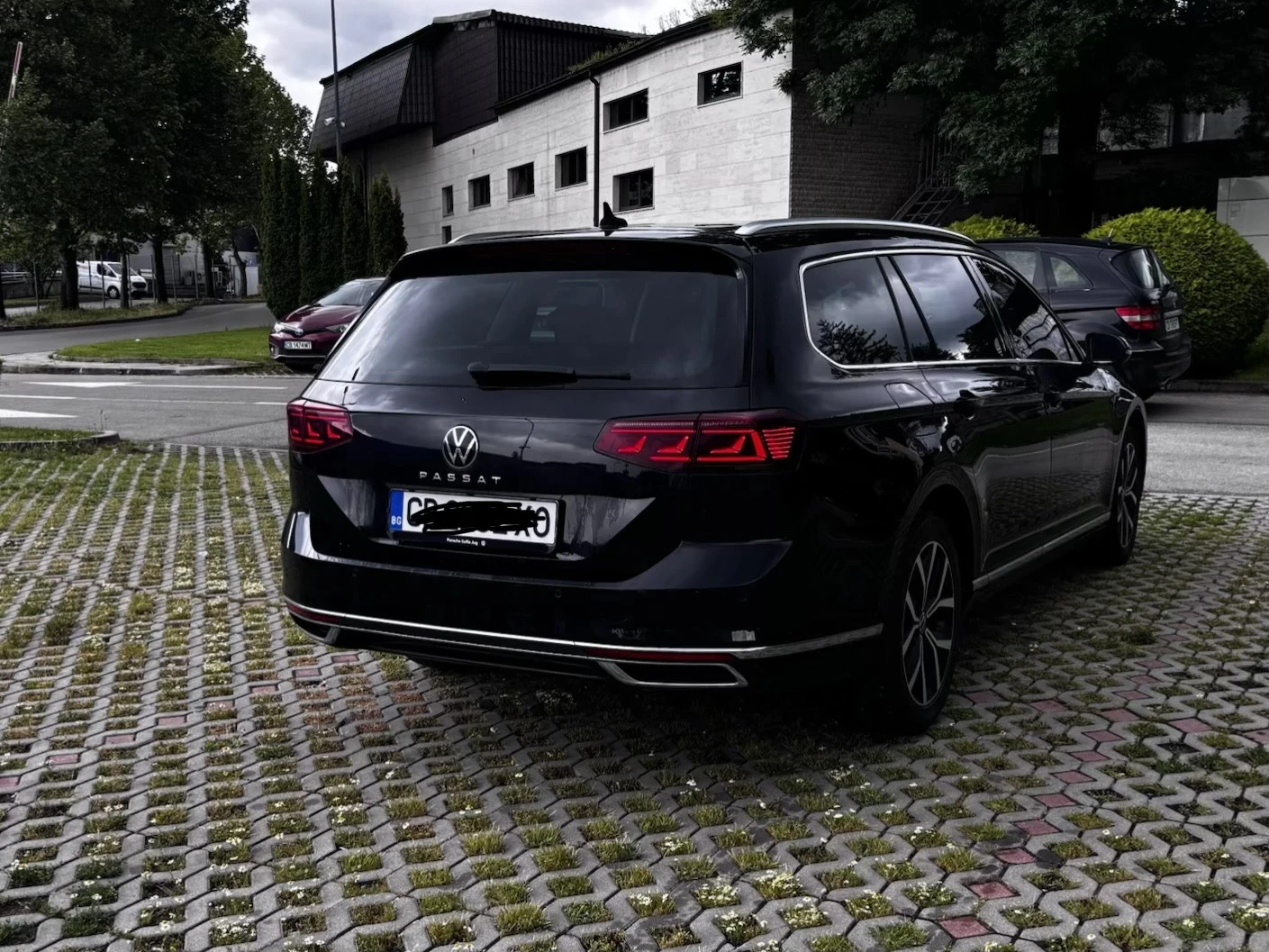 VW Passat  8.5 Elegance IQ drive, Distronic, снимка 4 - Автомобили и джипове - 55957082