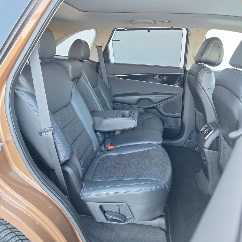 Kia Sorento  * PLATINUM* 2.2 CRDI* СЕРВИЗНА ИСТОРИЯ 105х.км, снимка 12 - Автомобили и джипове - 49964004