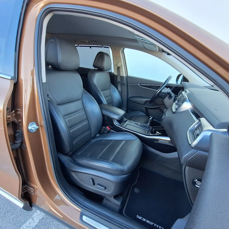 Kia Sorento  * PLATINUM* 2.2 CRDI* СЕРВИЗНА ИСТОРИЯ 105х.км, снимка 10 - Автомобили и джипове - 49964004