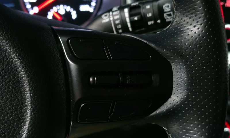 Kia Stonic Diesel 1.6 Trendy * НАЙ-ДОБРА ЦЕНА В БЪЛГАРИЯ* , снимка 15 - Автомобили и джипове - 52112552