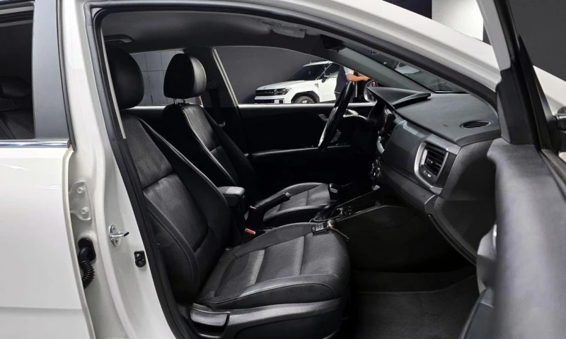 Kia Stonic Diesel 1.6 Trendy * НАЙ-ДОБРА ЦЕНА В БЪЛГАРИЯ* , снимка 10 - Автомобили и джипове - 52112552