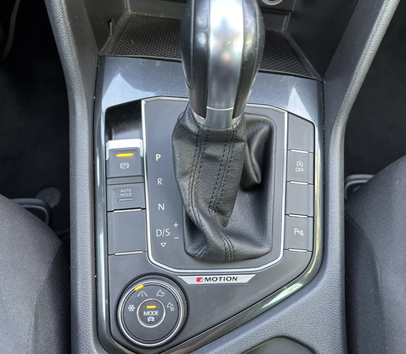 VW Tiguan Comfortline 2.0 TDI 4x4, снимка 12 - Автомобили и джипове - 52443744