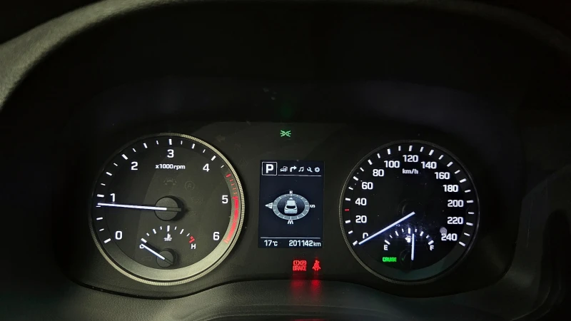 Hyundai Tucson 4x4 / 2.0 CRDI / ПЪЛНА СЕРВИЗНА ИСТОРИЯ !!!, снимка 14 - Автомобили и джипове - 52641415