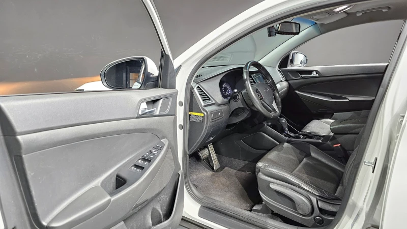 Hyundai Tucson 4x4 / 2.0 CRDI / ПЪЛНА СЕРВИЗНА ИСТОРИЯ !!!, снимка 6 - Автомобили и джипове - 52641415