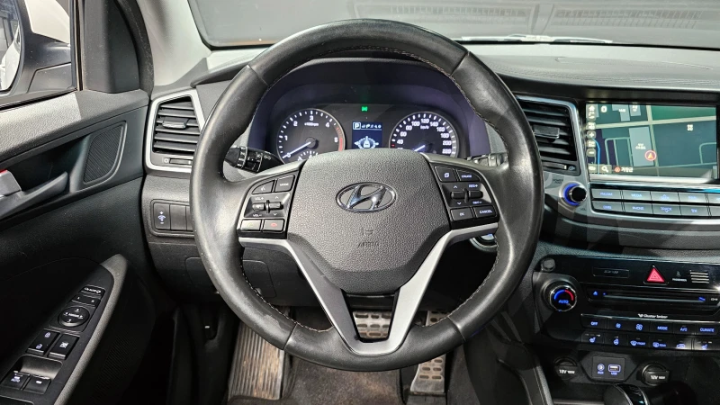 Hyundai Tucson 4x4 / 2.0 CRDI / ПЪЛНА СЕРВИЗНА ИСТОРИЯ !!!, снимка 7 - Автомобили и джипове - 52641415