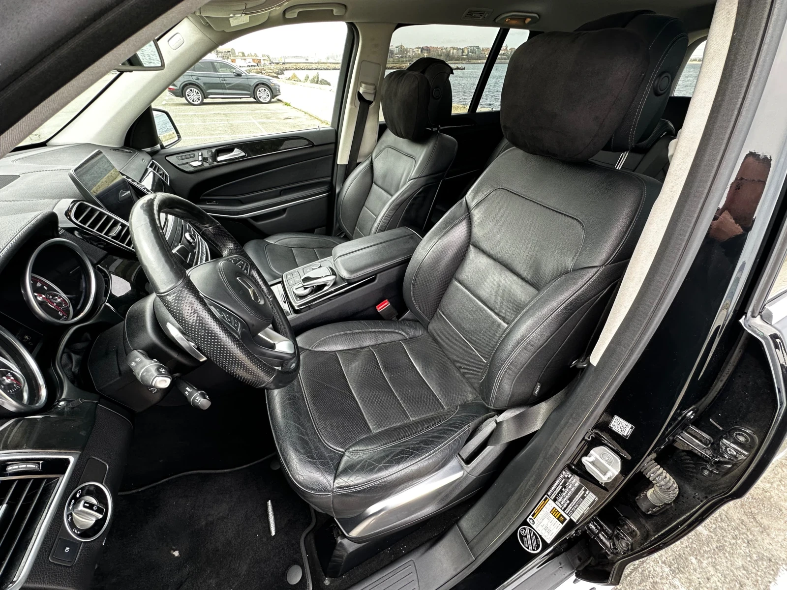 Mercedes-Benz GLS 500 500 AMG V8 Регистриран Обслужен Много екстри - изображение 9