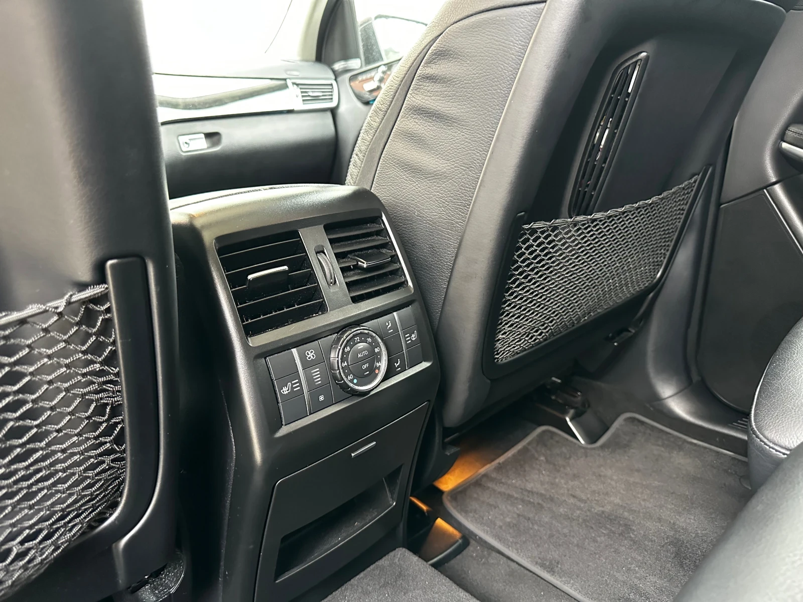 Mercedes-Benz GLS 500 500 AMG V8 Регистриран Обслужен Много екстри - изображение 8