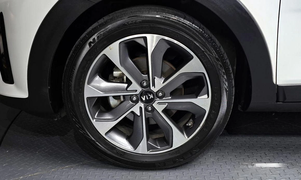 Kia Stonic Diesel 1.6 Trendy * НАЙ-ДОБРА ЦЕНА В БЪЛГАРИЯ*  - изображение 5