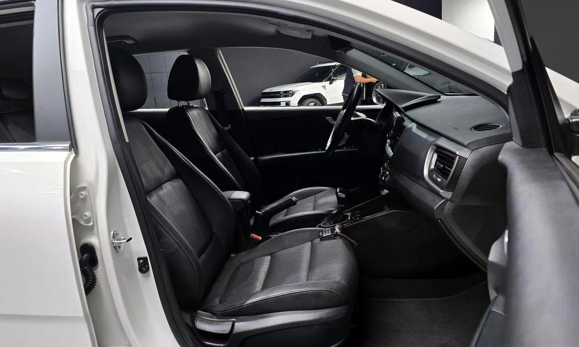 Kia Stonic Diesel 1.6 Trendy * НАЙ-ДОБРА ЦЕНА В БЪЛГАРИЯ*  - изображение 10