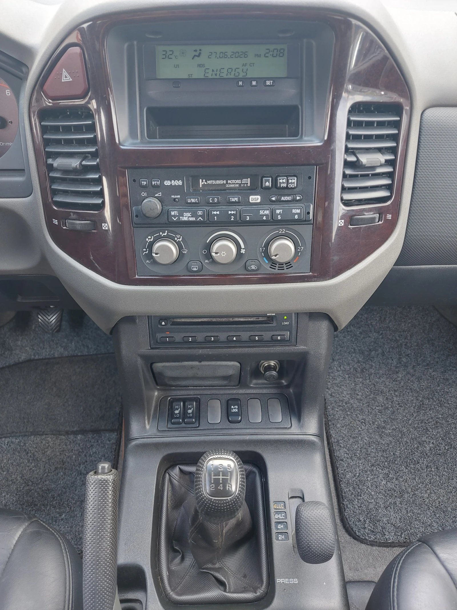 Mitsubishi Pajero 3.2 DI-D* 135 000 км.!!!* ЮЖНА ИТАЛИЯ* FULL EXTRI, снимка 11 - Автомобили и джипове - 55121618