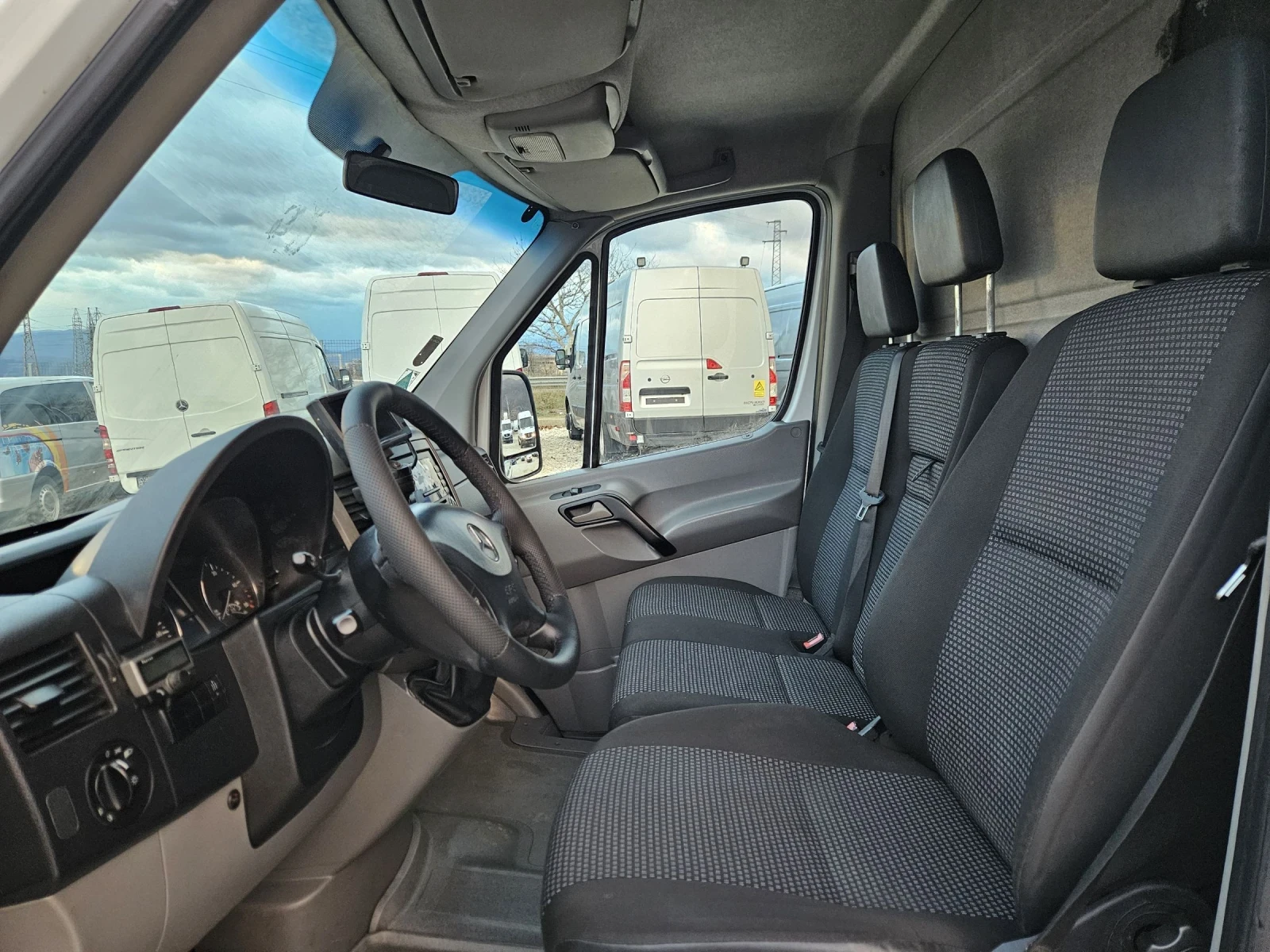 Mercedes-Benz Sprinter 315 ХХЛ, Клима, Темпомат, Задна камера - изображение 9