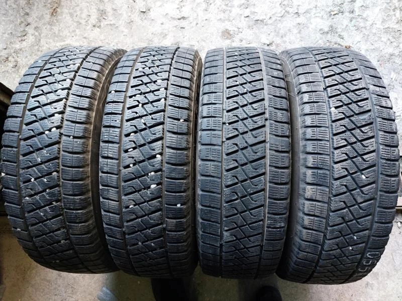 Гуми Зимни 215/70R15, снимка 1 - Гуми и джанти - 37107388