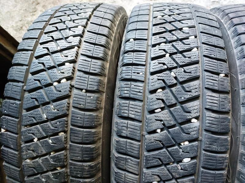 Гуми Зимни 215/70R15, снимка 2 - Гуми и джанти - 37107388