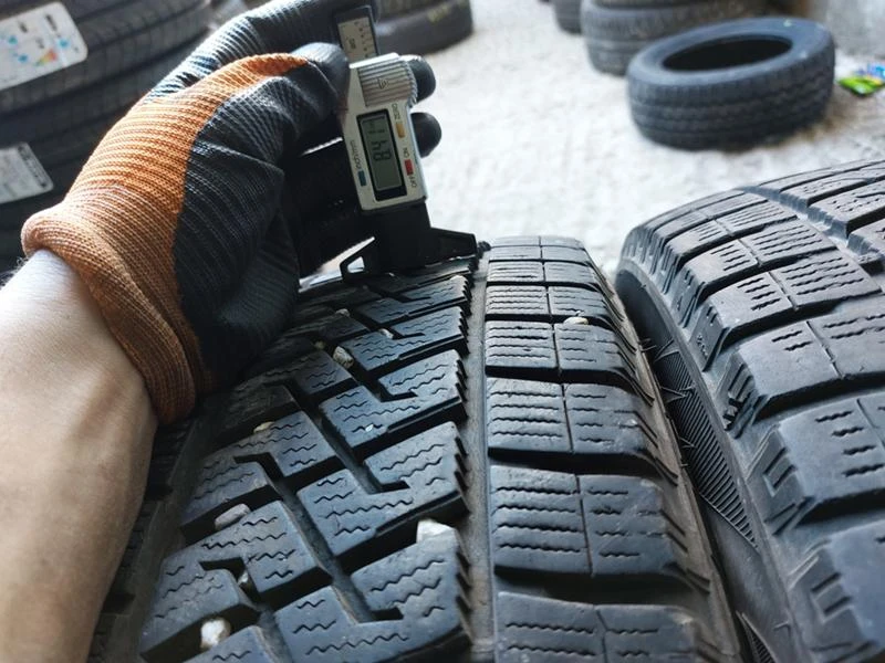 Гуми Зимни 215/70R15, снимка 4 - Гуми и джанти - 37107388