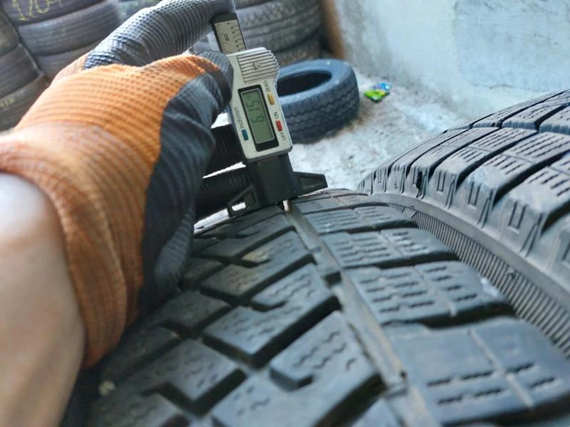 Гуми Зимни 215/70R15, снимка 5 - Гуми и джанти - 37107388