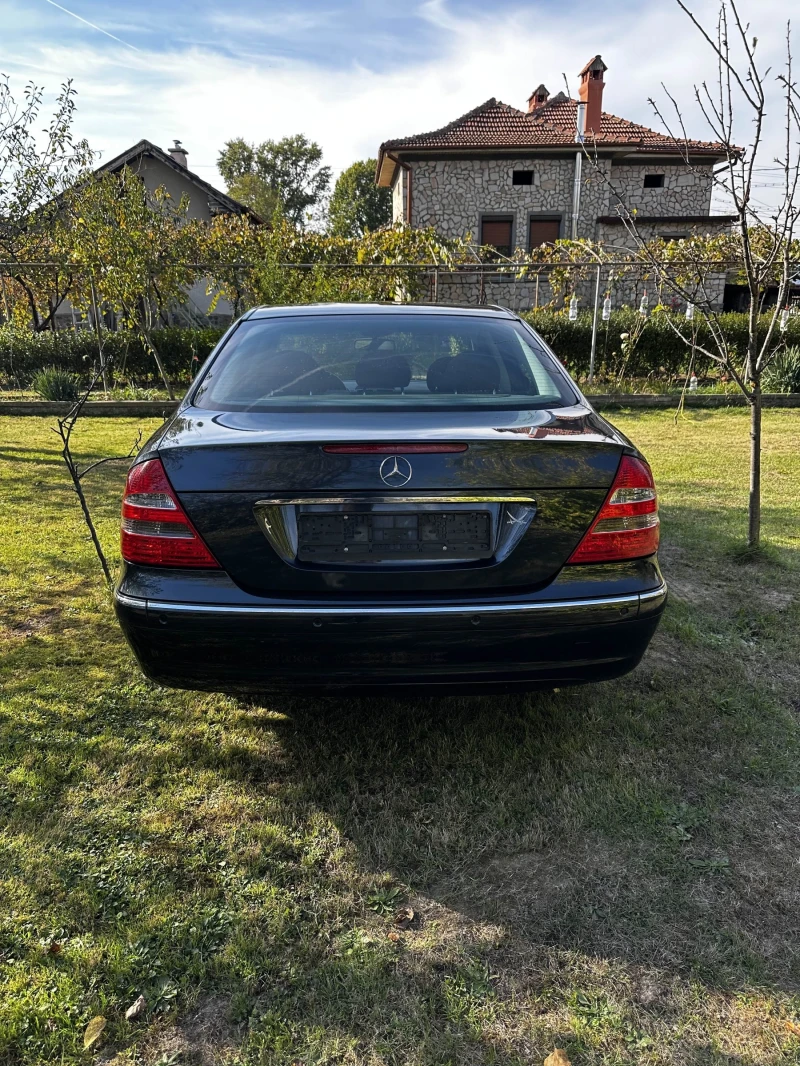 Mercedes-Benz E 240 2.6 Elegance, снимка 3 - Автомобили и джипове - 47709161