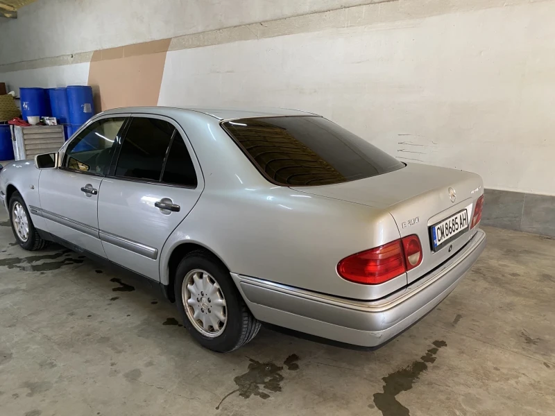 Mercedes-Benz E 250, снимка 2 - Автомобили и джипове - 48906093