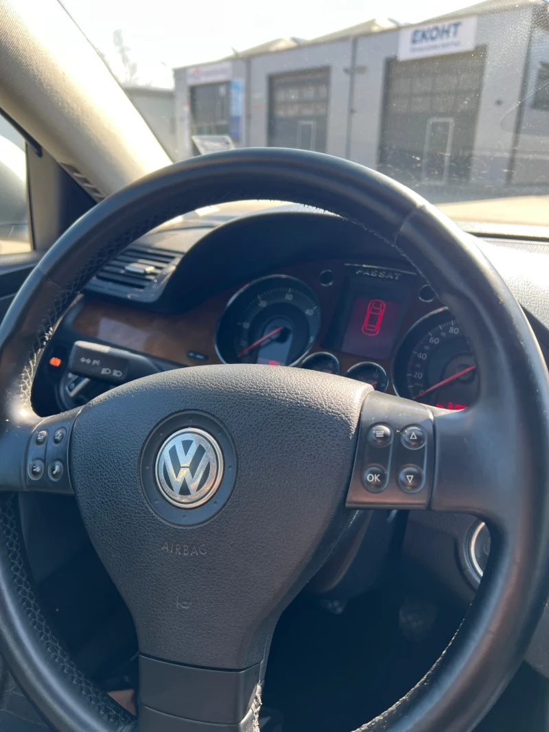 VW Passat 2.0 TDI КОЖА, снимка 12 - Автомобили и джипове - 49379860