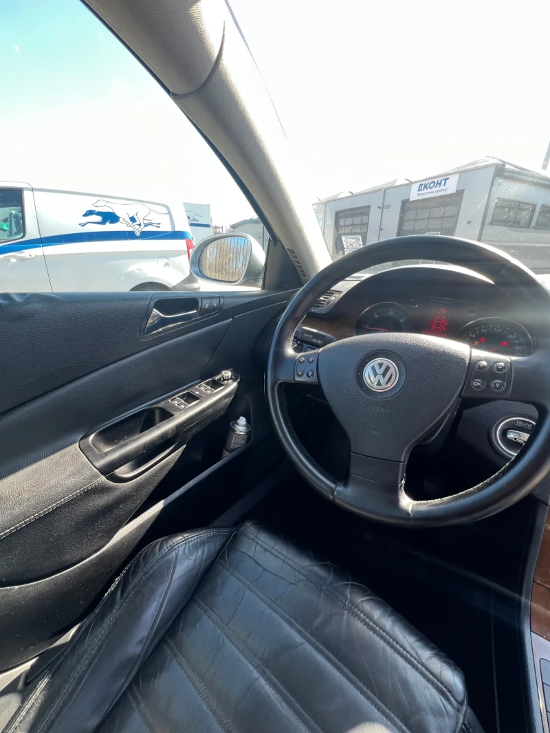 VW Passat 2.0 TDI КОЖА, снимка 8 - Автомобили и джипове - 49379860