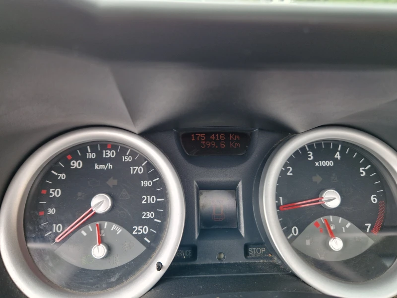 Renault Megane 1.6 16V Cabrio Бензин/ГАЗ, снимка 8 - Автомобили и джипове - 52789044