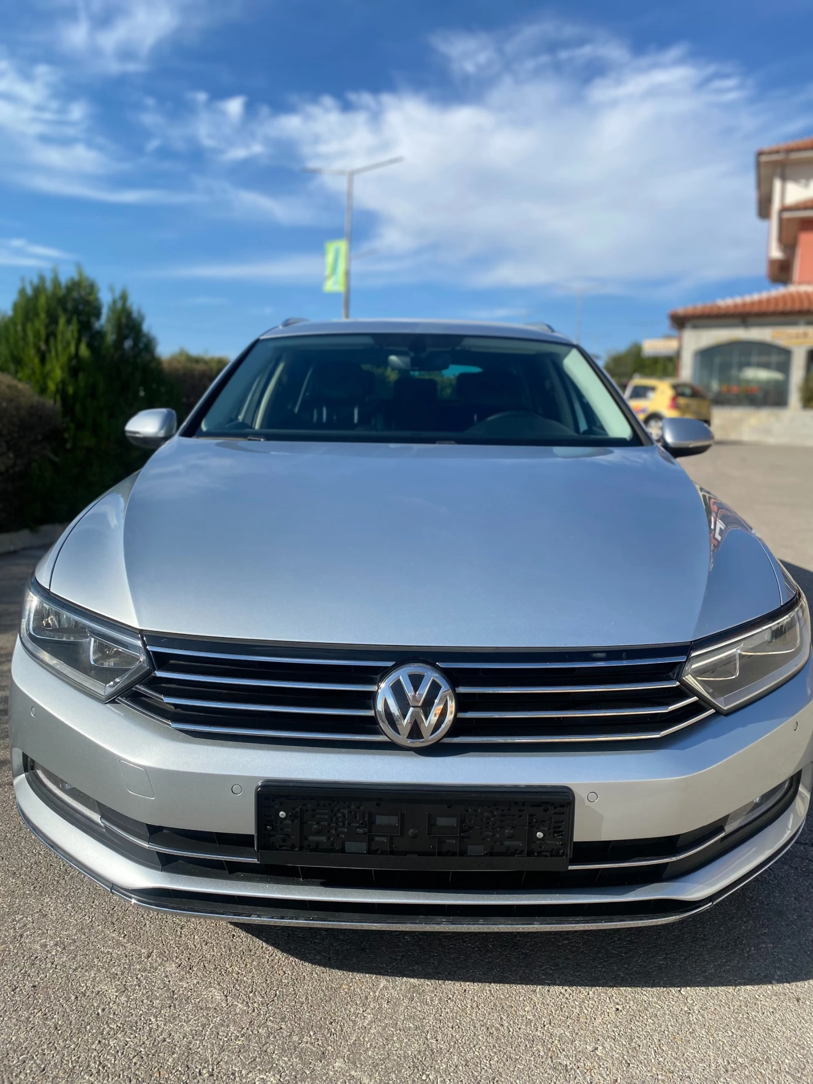 VW Passat 8/ 1.6 TDI / FULL / 141 000 км. / Масаж / Digital - [1] 