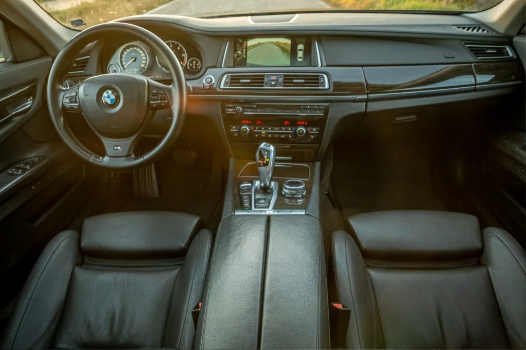BMW 740 X Drive - изображение 10