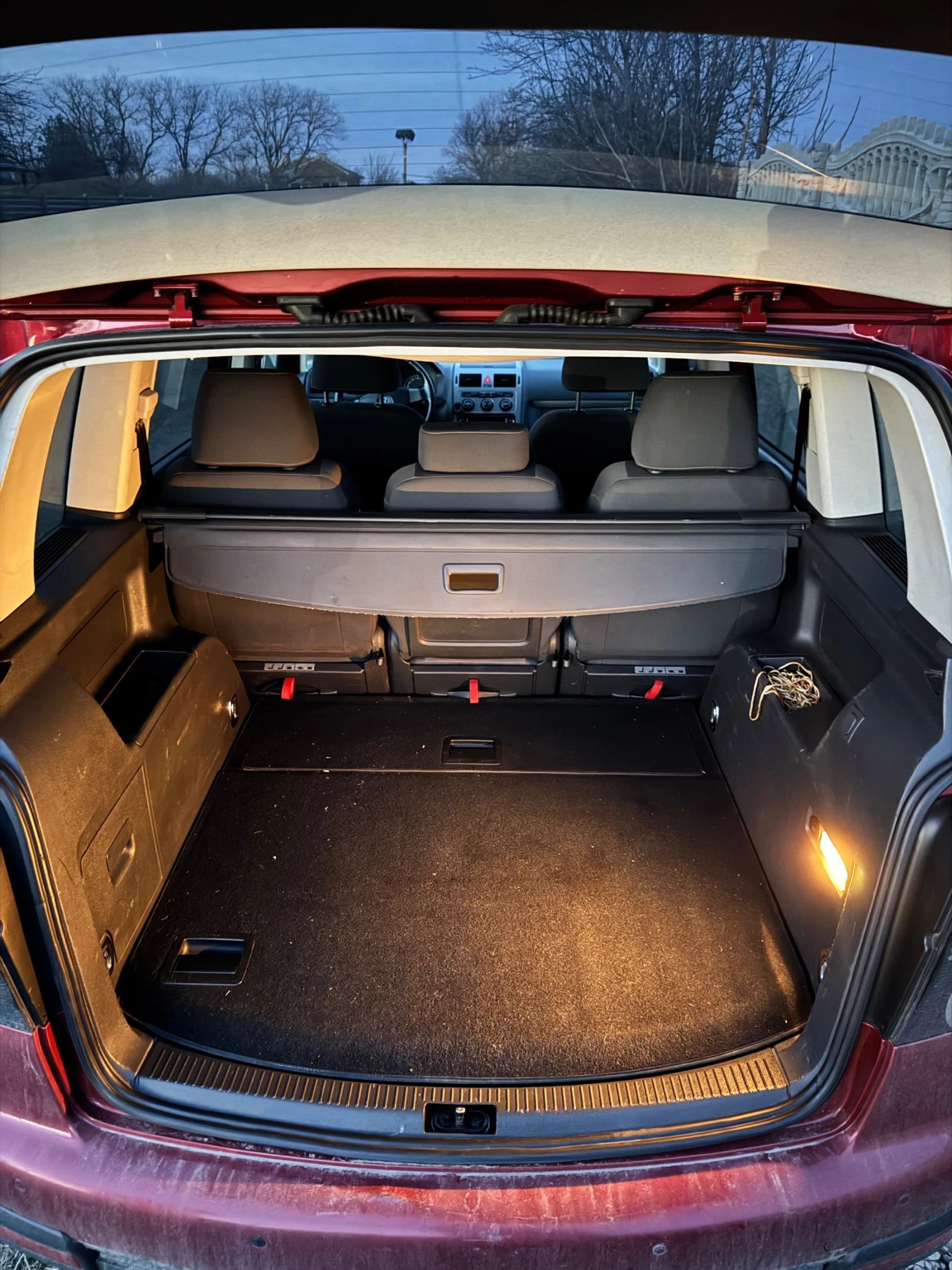 VW Touran, снимка 13 - Автомобили и джипове - 53806749