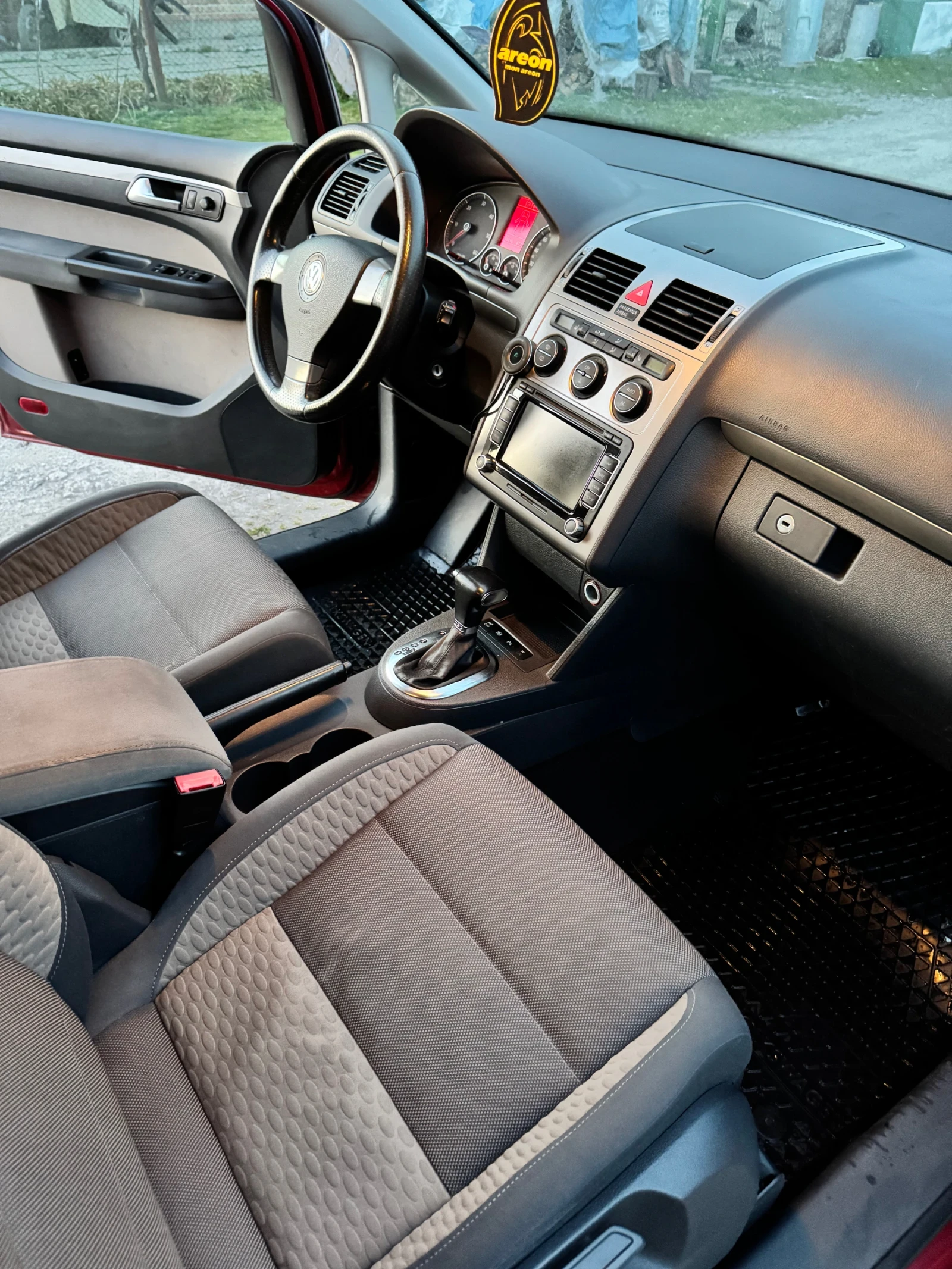 VW Touran, снимка 8 - Автомобили и джипове - 53806749