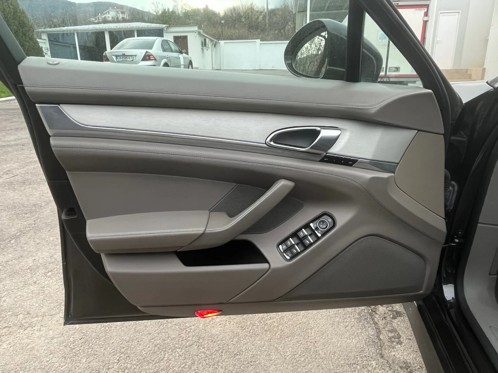 Porsche Panamera 4S 4.8/Sport Chorno/149k km, снимка 13 - Автомобили и джипове - 54229609