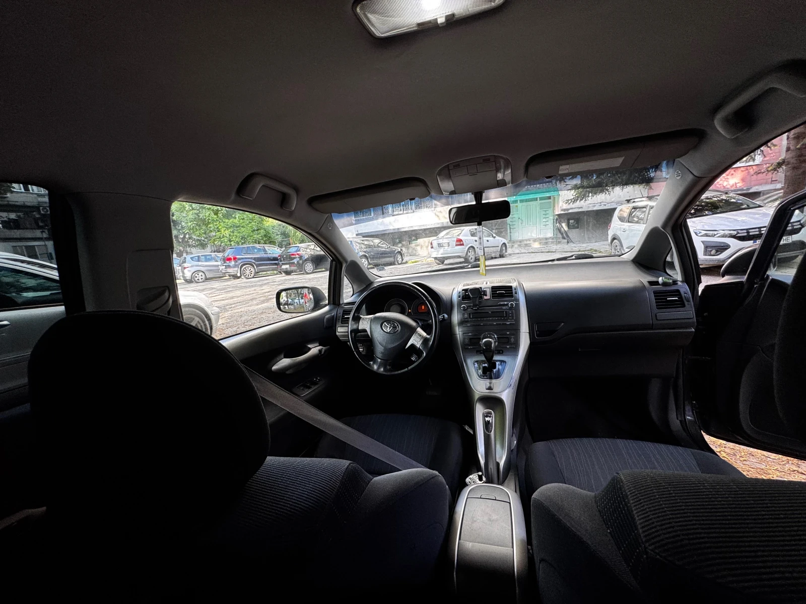 Toyota Auris 1.4, снимка 16 - Автомобили и джипове - 54511396