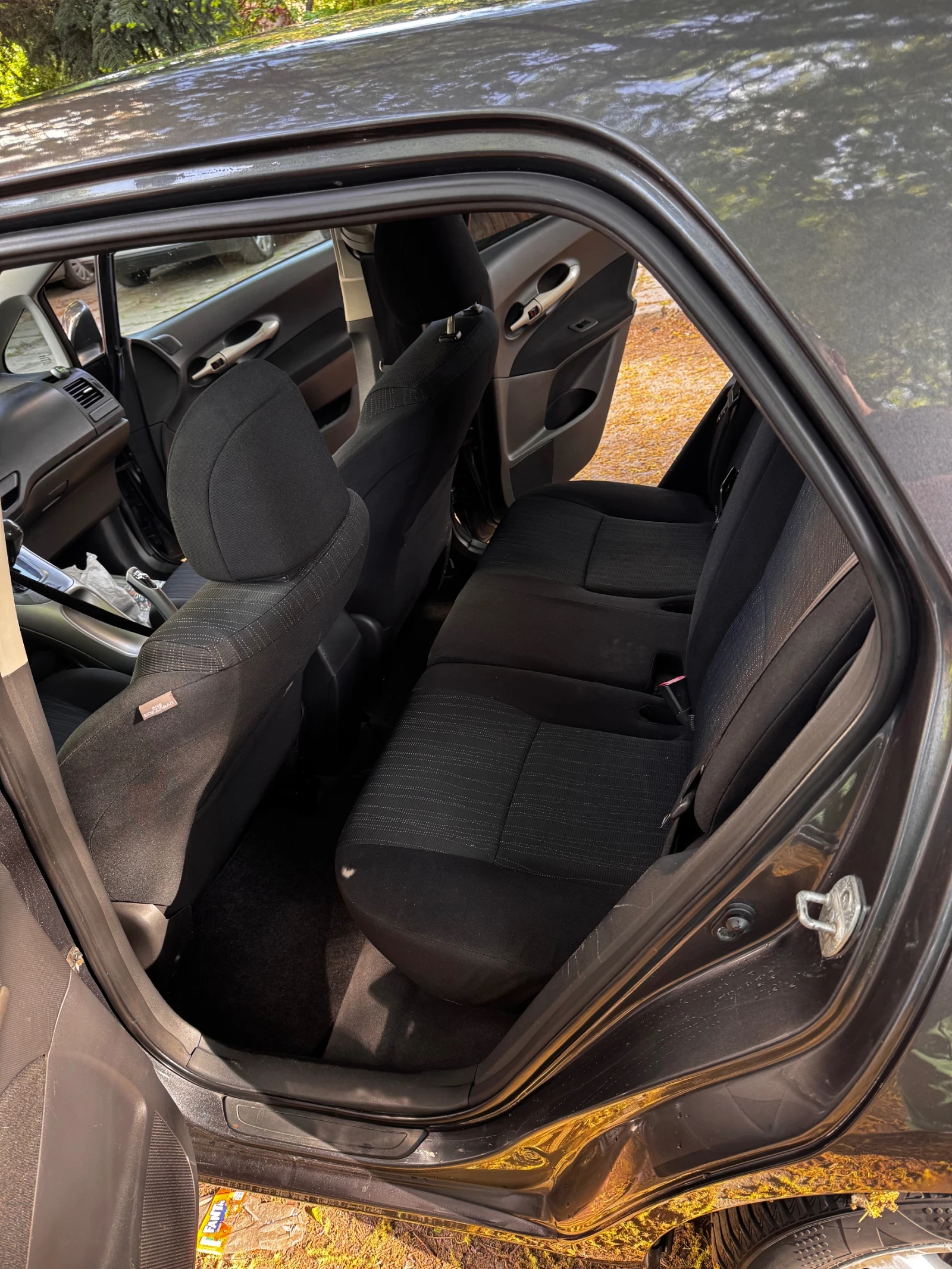 Toyota Auris 1.4, снимка 17 - Автомобили и джипове - 54511396