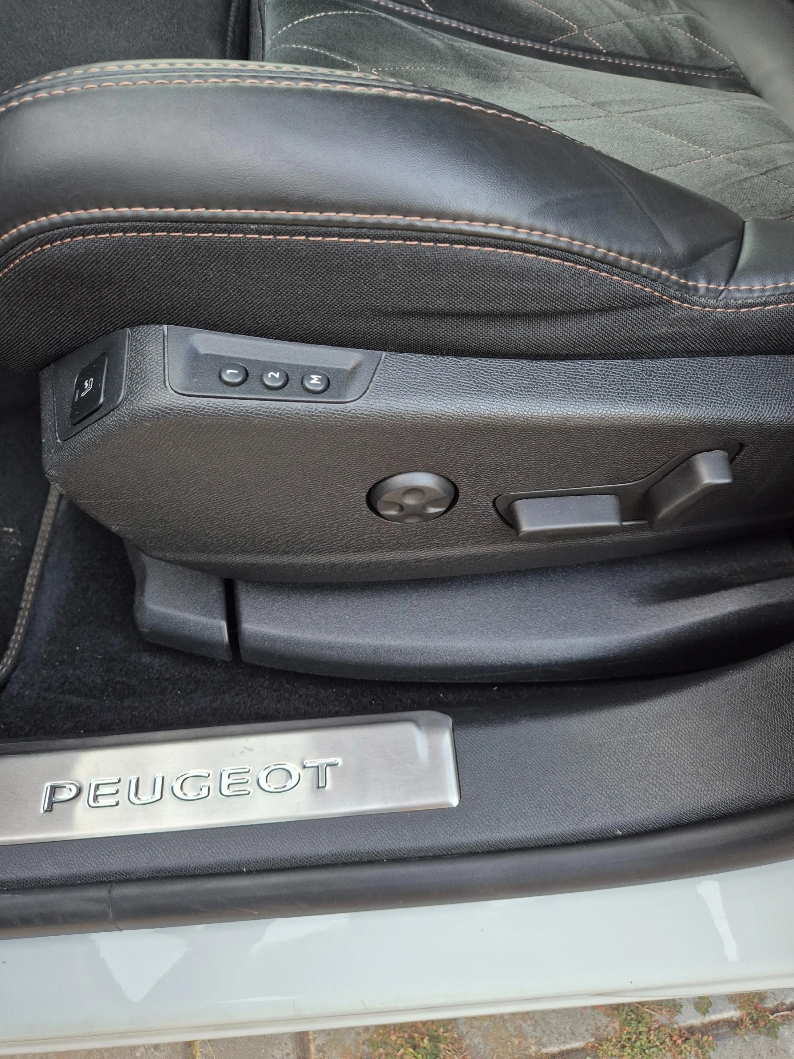 Peugeot 3008 GT 2.0 BlueHDI 181 к.с., снимка 12 - Автомобили и джипове - 55444781