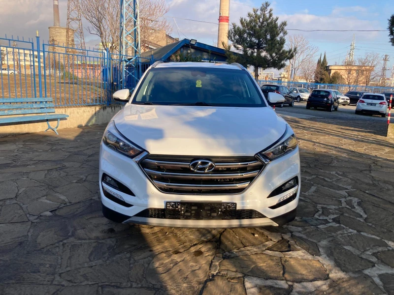 Hyundai Tucson 2, 0CRDi 4X4 KEYLESS НАВИ СЛЕДЕНЕ НА ОСОВА ЛИНИЯ, снимка 2 - Автомобили и джипове - 48706318