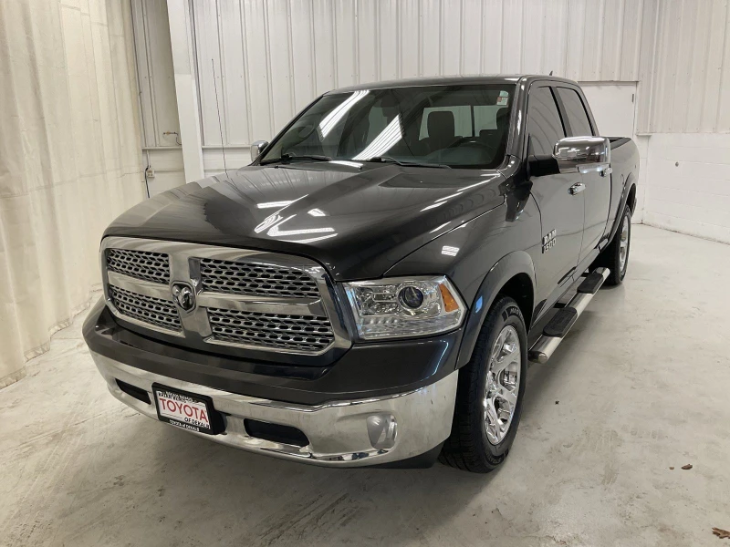 Dodge RAM 1500 Laramie* 5.7 Hemi* 8ZF* Short Bed, снимка 1 - Автомобили и джипове - 49506023