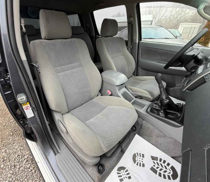 Toyota Hilux 3.0D 171к.с * Климатроник* , снимка 14 - Автомобили и джипове - 52823601