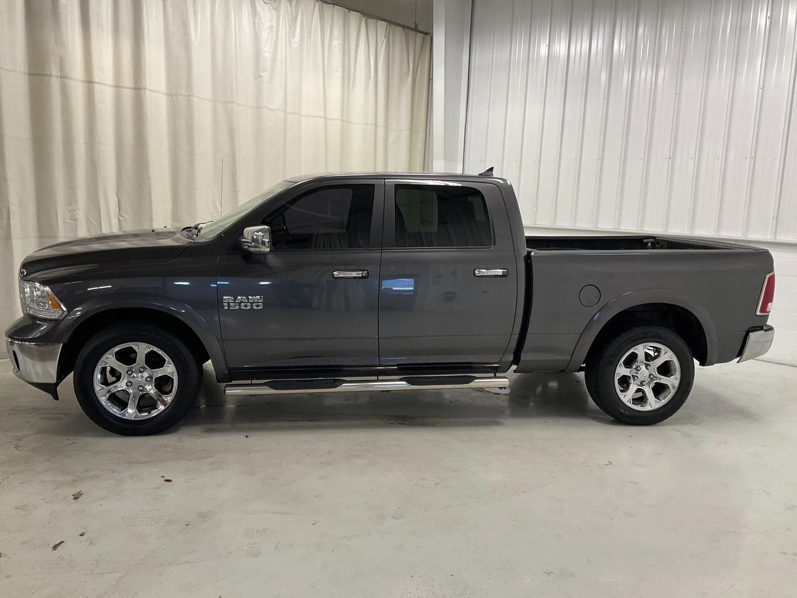 Dodge RAM 1500 Laramie* 5.7 Hemi* 8ZF* Short Bed - изображение 3
