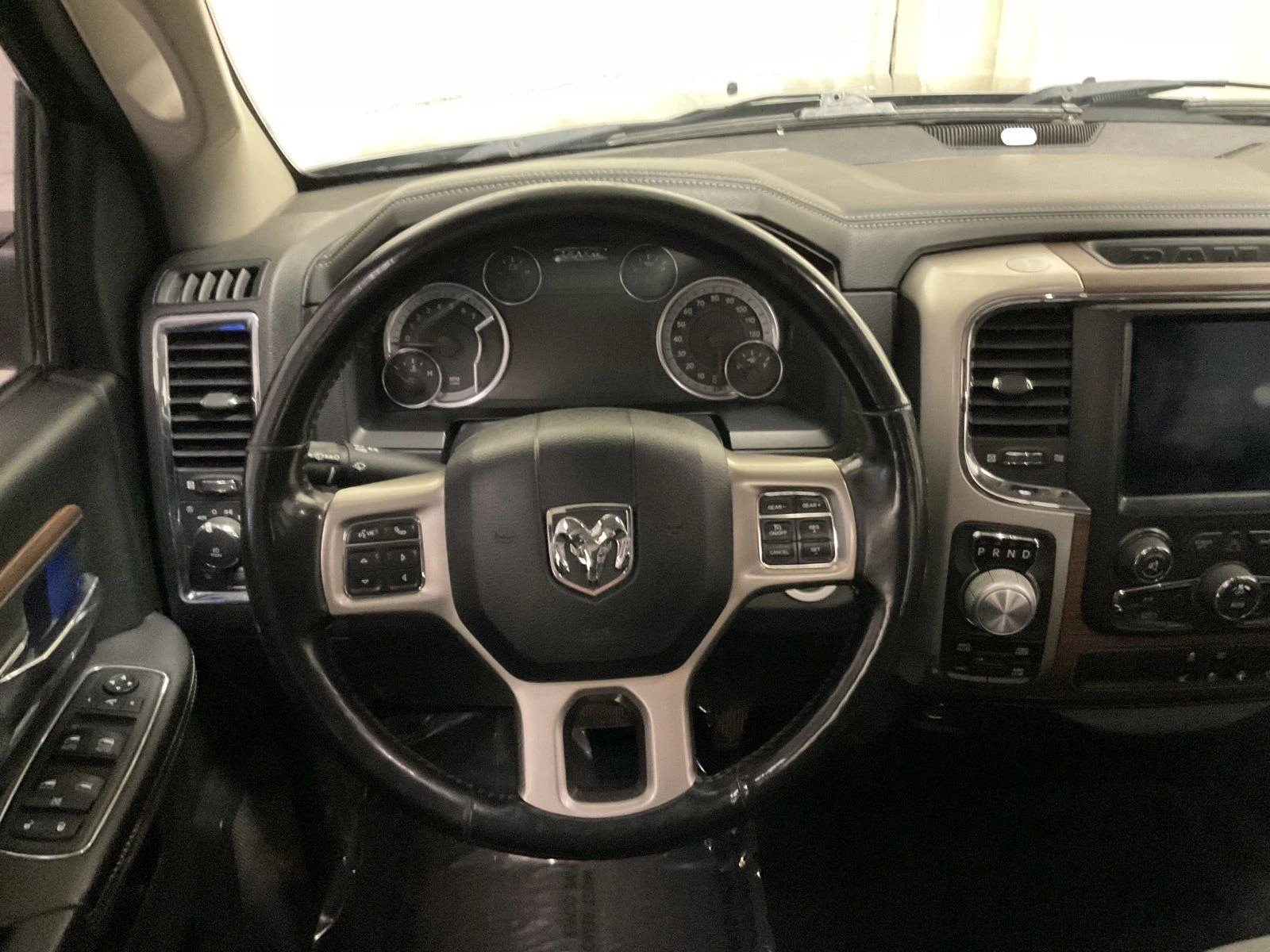 Dodge RAM 1500 Laramie* 5.7 Hemi* 8ZF* Short Bed - изображение 10
