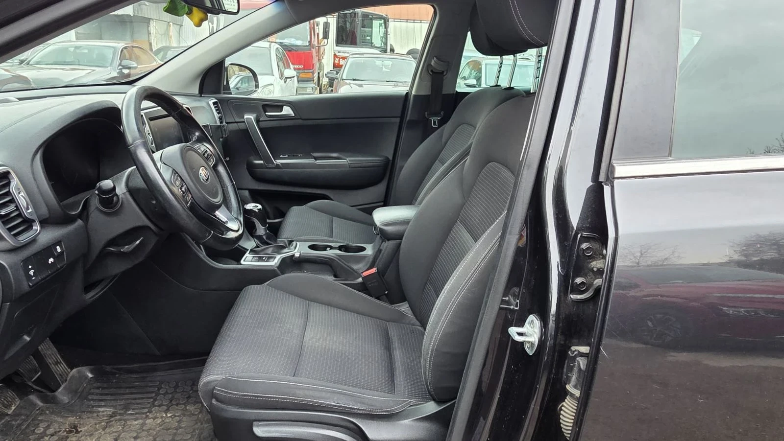 Kia Sportage 2.0 - изображение 6