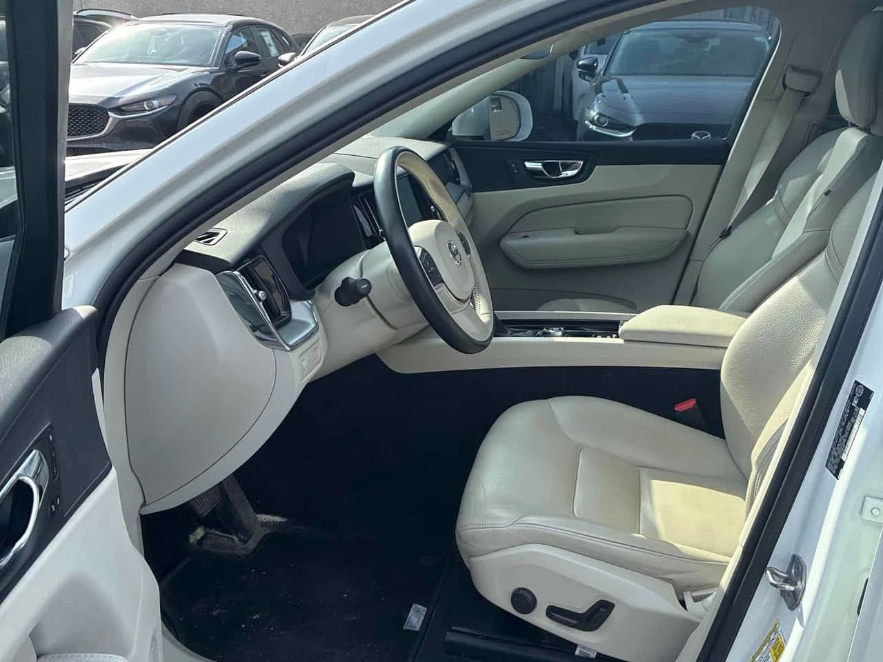 Volvo XC60 Momentum  CARFAX, снимка 5 - Автомобили и джипове - 54172252